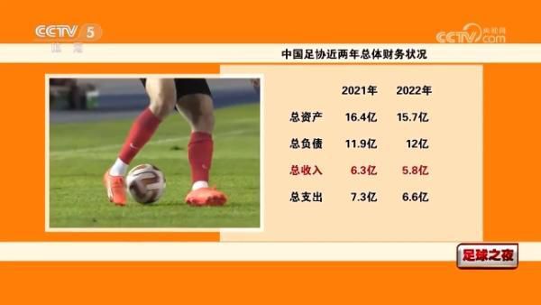 夫人在她20多岁的撕网袜