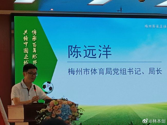 萌白酱粉嫩馒头一线天jk入口